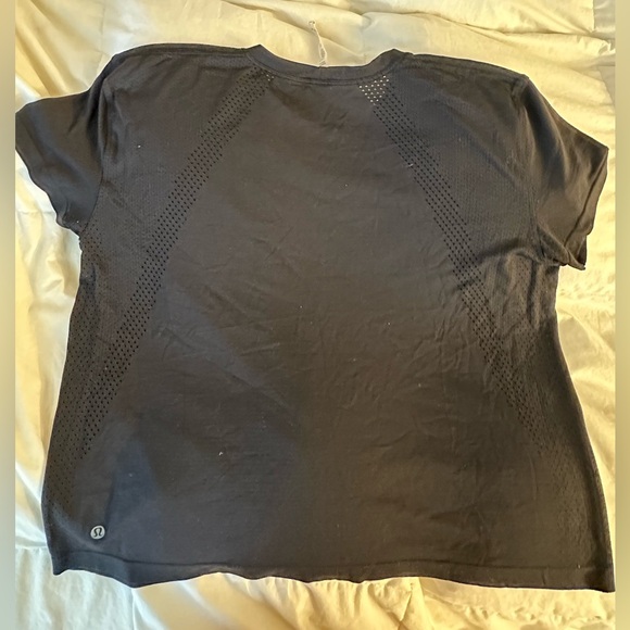 Lululemon train to be t-shirt size 12 - Picture 4 of 7